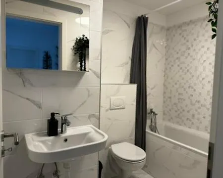 Apartment Newtranquil Near Corvin *